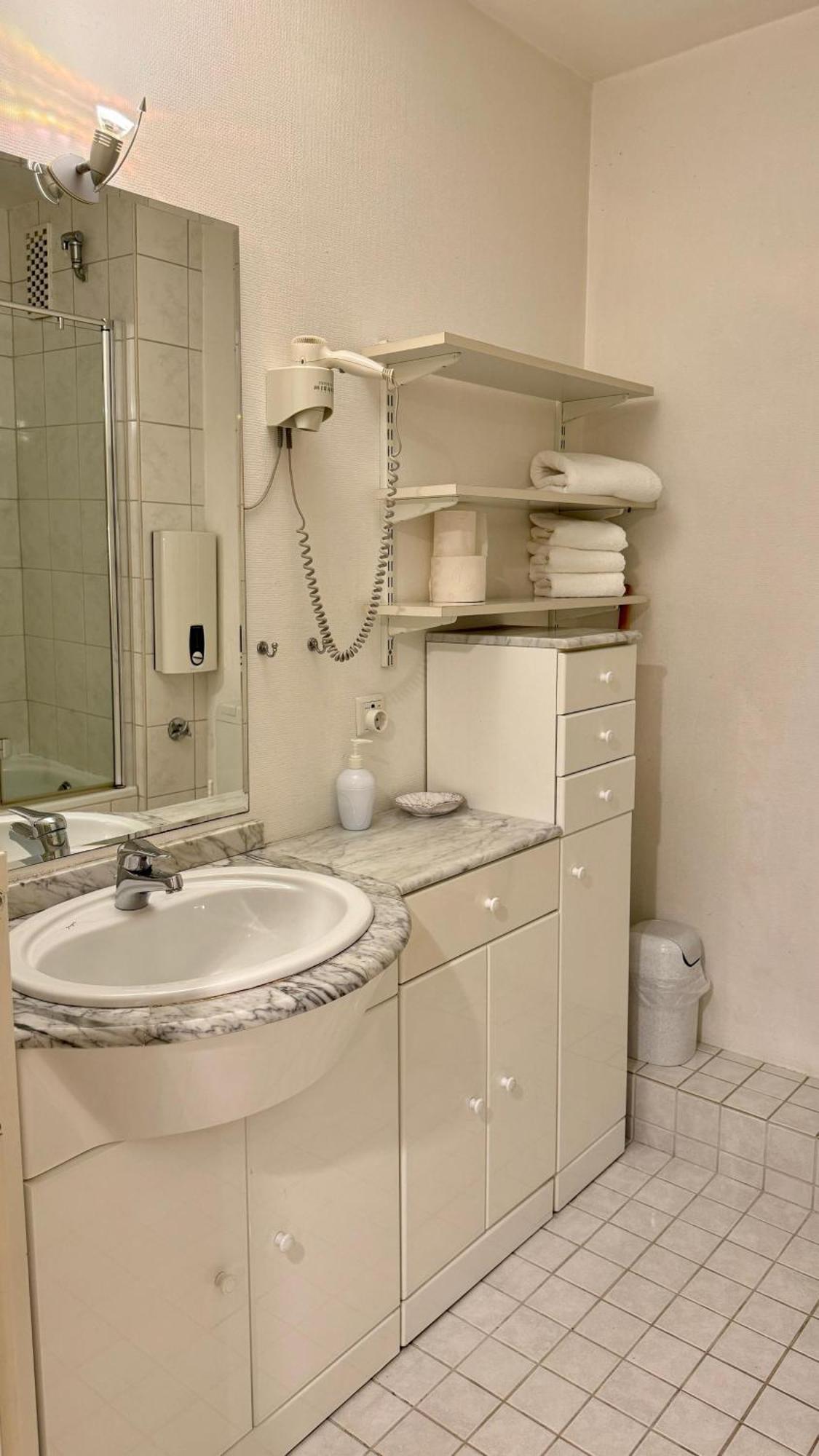 13-36, Sehr Strandnah, Im Herzen Westerlands, Westbalkon, 1 Zi Buitenkant foto